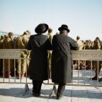 Steven Simon - Two ultra-orthodox jews observing a military commemoration held in front of the Western Wall, Jerusalem